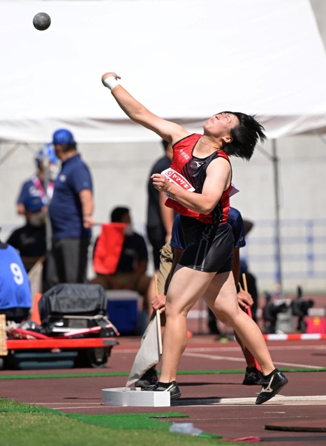 女子砲丸投げ決勝　１５メートル１８で３位だった尾山和華＝１２日午後、ヤンマースタジアム長居（撮影・秋山亮太）