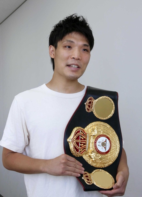 競技を終える意向を明かし「未練は全くない」と語る元世界王者の久保隼＝神戸市内（撮影・中西大二）