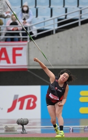女子やり投げ　６２メートル２５で優勝を果たした北口榛花＝ヤンマースタジアム長居（撮影・秋山亮太）