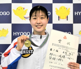 競泳女子５０メートル自由形を制した関学の木村陽香
