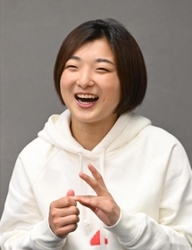 新しい振り付けについて笑顔で語る坂本花織＝大阪市（撮影・坂井萌香）