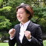 新シーズンに向けて気持ちを新たにする坂本花織＝神戸市中央区波止場町（撮影・坂井萌香）