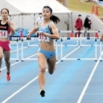 女子４００メートル障害決勝　５８秒６９で優勝した北摂三田の内藤香乃（９１９）