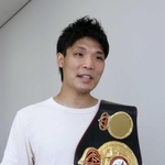 競技を終える意向を明かし「未練は全くない」と語る元世界王者の久保隼＝神戸市内（撮影・中西大二）