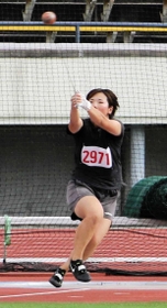 女子ハンマー投げ決勝　６０メートル８９の大会新記録で優勝した藤本咲良