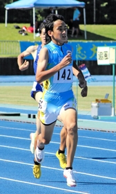 陸上男子共通４００メートルで日本一を狙う塩瀬の久保拓己＝加古川運動公園陸上競技場