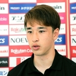 選手会長として監督交代の受け止めを語る神戸のＤＦ小林友希＝神戸市西区、いぶきの森球技場ⓒＶＩＳＳＥＬ　ＫＯＢＥ