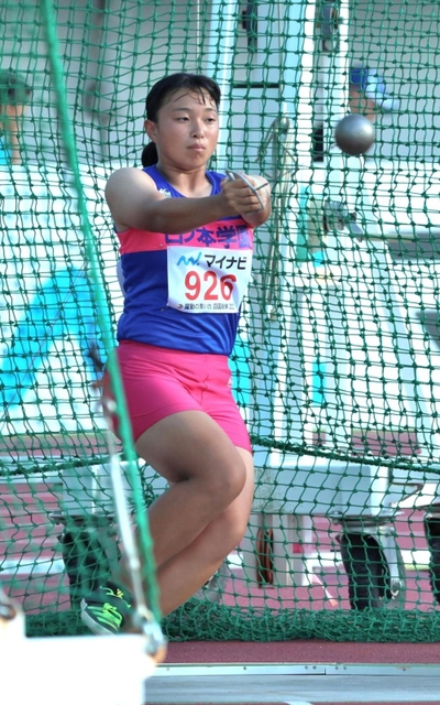 陸上女子ハンマー投げ決勝　５０メートル９８で５位に入賞した日ノ本の押部唯愛＝３日、鳴門ポカリスエットスタジアム（撮影・長嶺麻子）