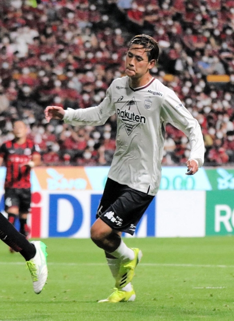 札幌-神戸　前半、先制ゴールを決めた神戸の汰木＝札幌ドーム