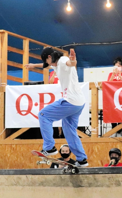 演技を披露する西矢椛選手＝東京都足立区、ムラサキパーク東京