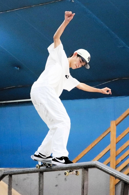 演技を披露する白井空良選手＝東京都足立区、ムラサキパーク東京