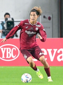 「勢いをもって仕掛ける」とゴールを目指す神戸のＭＦ汰木＝３日、ノエビアスタジアム神戸