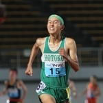 陸上男子５０００メートル決勝　日本人１位となる４位でゴールした報徳の前田和摩＝鳴門ポカリスエットスタジアム（撮影・長嶺麻子）