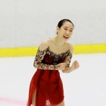 演技を終え、笑顔を見せる三原舞依（撮影・石湯恒介）