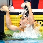 男子２００メートルバタフライで優勝した報徳・小池貴之