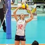 女子日本代表の紅白戦でトスをあげるＪＴマーヴェラスの籾井あき（１２）＝２０日、姫路市西延末、ヴィクトリーナ・ウインク体育館（撮影・長嶺麻子）