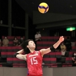 女子日本代表の紅白戦で、サーブを放つＪＴマーヴェラスの林琴奈＝２０日、姫路市西延末、ヴィクトリーナ・ウインク体育館（撮影・長嶺麻子）
