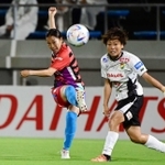 ＩＮＡＣ神戸－千葉　前半、ＩＮＡＣ神戸の阪口のミドルシュートが決まり、１－０と先制する（撮影・中西幸大）