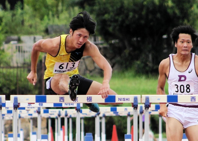 男子１１０メートル障害決勝　自身が持つ兵庫記録を更新する13秒51で優勝したＫＡＧＯＴＡＮＩの徳岡凌