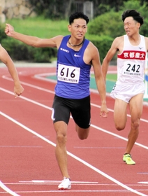 男子２００メートル決勝　追い風参考の20秒53で優勝した住友電工の安田圭吾（６１６）