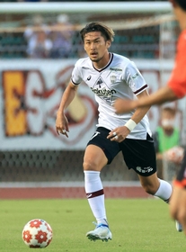 闘志あふれるプレーで神戸の最終ラインを支えるＤＦ菊池＝６月２２日、山口県の維新みらいふスタジアム