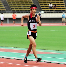 男子５０００㍍競歩決勝　分４秒で優勝した西脇工の玉春汰造