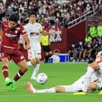 神戸－名古屋　前半、シュートを放つ神戸・武藤＝ノエビアスタジアム神戸（撮影・鈴木雅之）