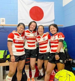 ラグビー女子ワールドカップに挑む神戸甲北高ＯＧ。左から北野和子、名倉ひなの、庵奥里愛、細川恭子＝２０１９年７月１３日、オーストラリア（財田幸治さん提供）