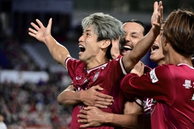 神戸-湘南　後半、先制点を決めて雄たけびを上げる神戸の大迫（撮影・中西幸大）