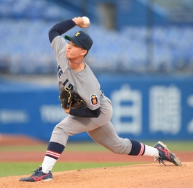 慶大では主に抑えの切り札として活躍する橋本達弥投手＝神宮球場