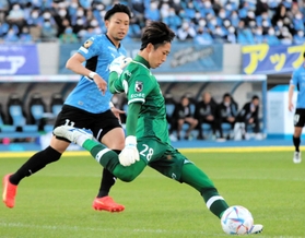 川崎－神戸　プロデビューを飾った神戸のＧＫ坪井（２８）