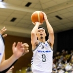 越谷－西宮　第１クオーター、シュートを打つ西宮の谷（Ｃ）B.LEAGUE