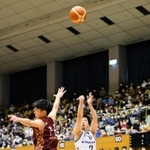 越谷－西宮　第１クオーター、シュートする西宮の綱井（Ｃ）B.LEAGUE