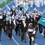 総合開会式で入場行進する兵庫県選手団＝１日午後、カンセキスタジアムとちぎ（撮影・長嶺麻子）