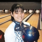 小中高の全国大会で日本一に輝いたボウリング女子の石田万音＝神戸市中央区、ラウンドワン三宮駅前店