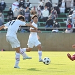 滝川第二－神戸弘陵　後半、均衡する展開で鮮やかな決勝点を決めた滝川第二のＦＷ西村＝アスパ五色（撮影・小林良多）