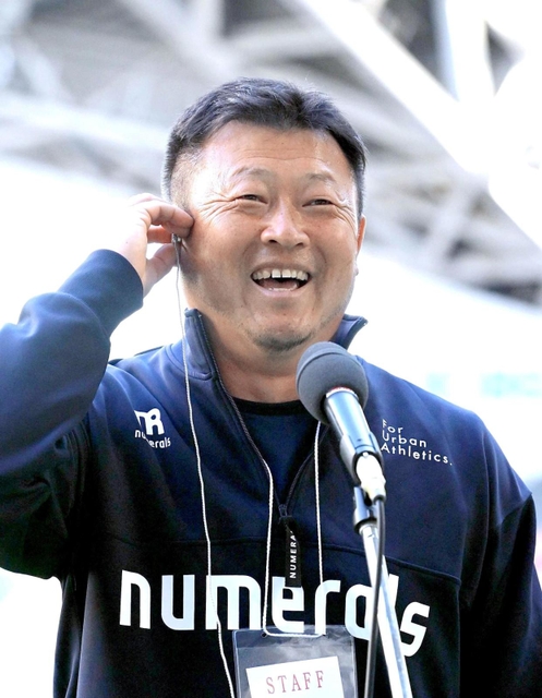 人＞全国高校サッカー兵庫県予選で初優勝 芦屋学園監督の許泰萬（ホ