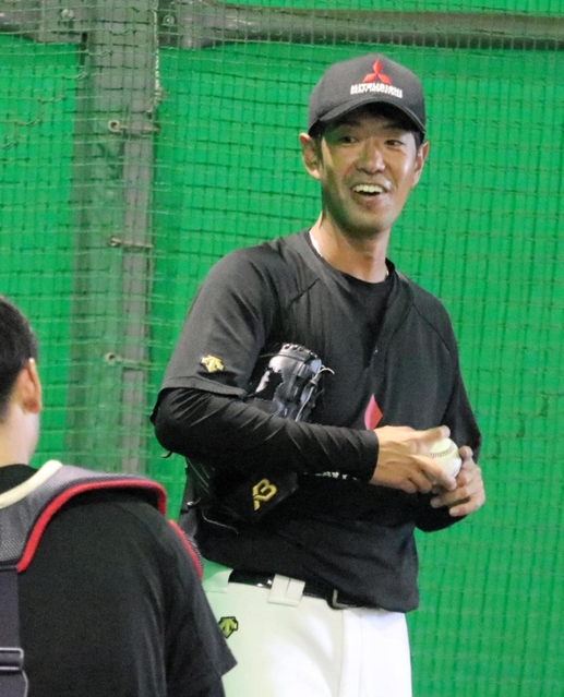 ブルペンでの投げ込みを終えて笑顔の三菱重工Ｗｅｓｔの守安玲緒＝11日午前、明石市二見町、三菱重工Ｗｅｓｔ二見グラウンド