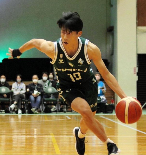 西宮-福岡　第２クオーター、今季初出場の西宮・渡辺がドリブルで攻める