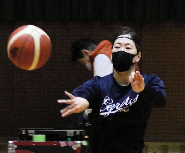 １試合平均得点で五輪代表らを抑えてリーグ首位に立つ姫路の白崎みなみ主将＝兵庫県市川町の旧鶴居中