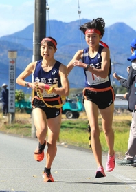 メーカー 県高校駅伝 粘って耐えて逆転 5年ぶりVの女子・西脇工 シャツ