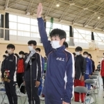 開始式で選手宣誓をする男子・西脇工の藤田大智主将