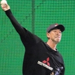 引退試合に向けてブルペンで投げ込む三菱重工Ｗｅｓｔの守安玲緒＝11日午前、明石市二見町、三菱重工Ｗｅｓｔ二見グラウンド