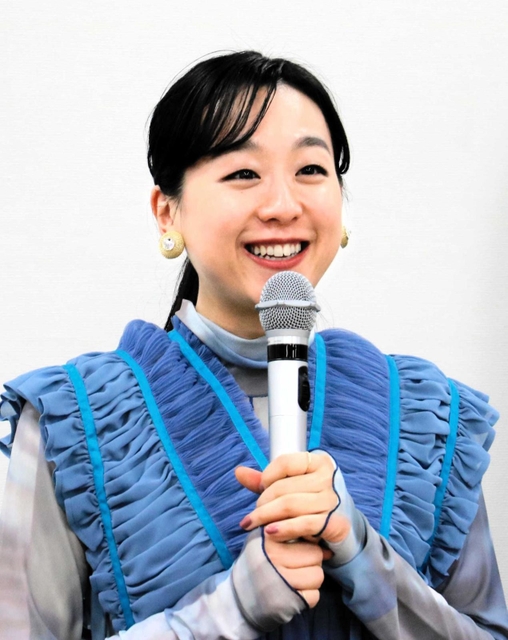 自ら総合演出するアイスショー「ＢＥＹＯＮＤ」への思いを語る浅田真央さん＝大阪市北区