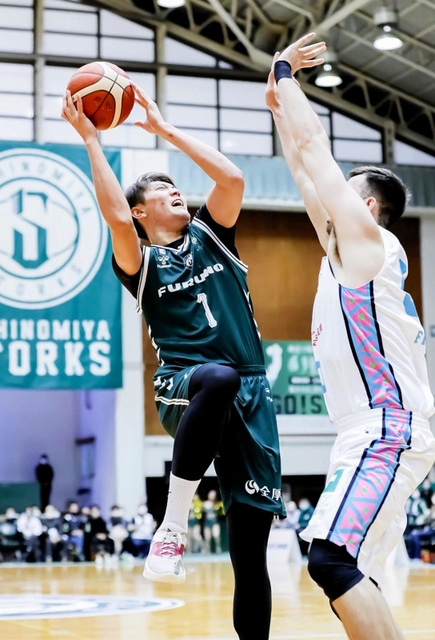 西宮-佐賀　第１クオーター、シュートする西宮の中西（Ｃ）B.LEAGUE