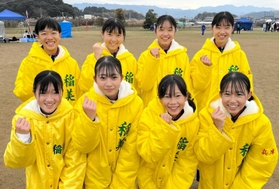 全国２連覇に向けて意気上がる女子・稲美の選手たち＝奈良県橿原市