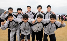 男子・平岡のメンバー＝奈良県橿原市