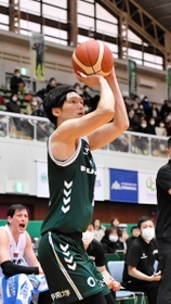 西宮-愛媛　第１クオーター、シュートを決める西宮の谷（Ｃ）B.LEAGUE