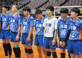 男子準決勝・兵庫－東京　決勝進出を逃し、肩を落とす兵庫の選手たち