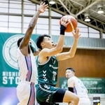 西宮-佐賀　前半、シュートする西宮の渡辺（Ｃ）B.LEAGUE